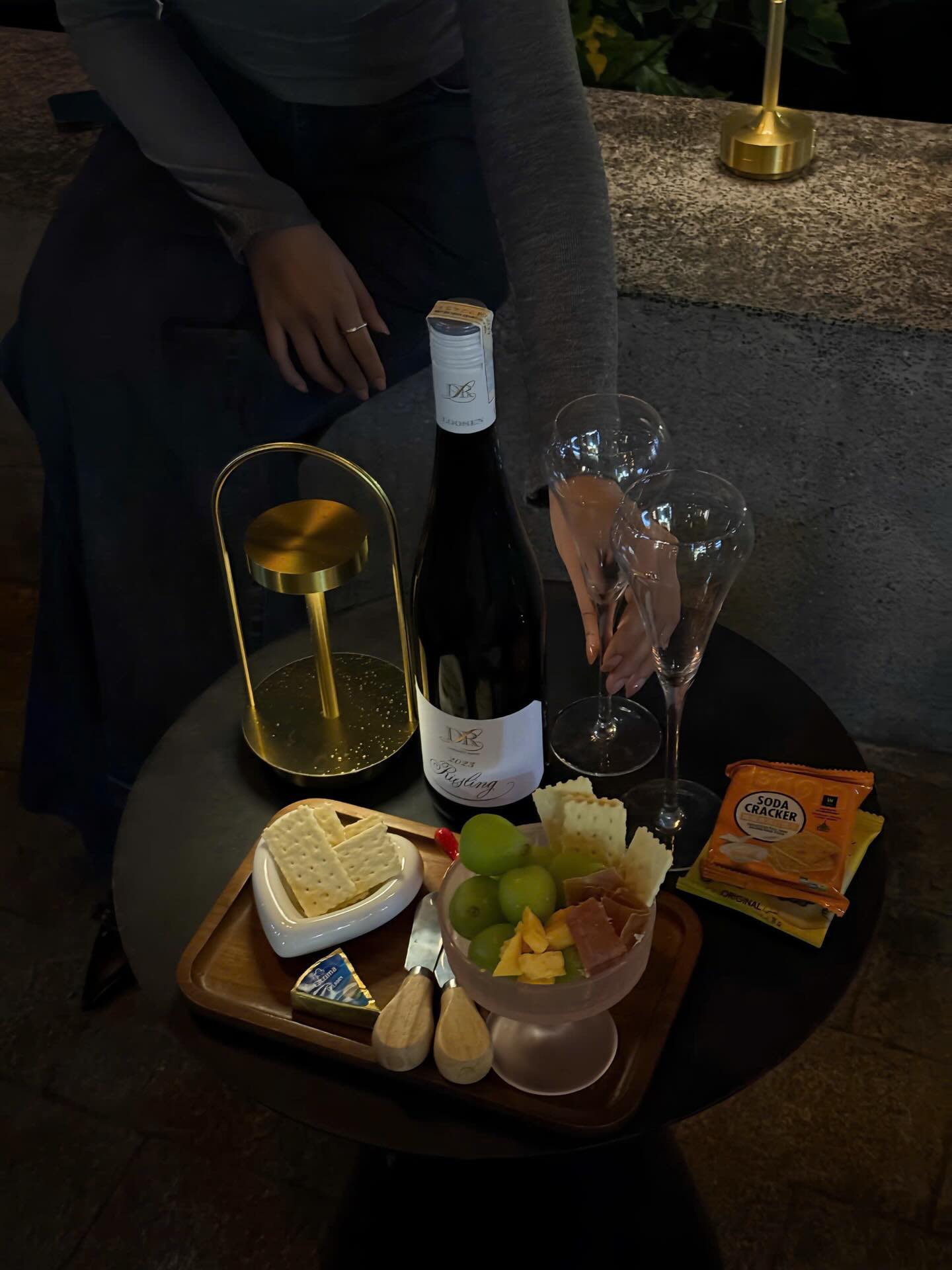 &ldquo;Uống rượu vang vỉa h&egrave;&rdquo;: Tr&agrave;o lưu nhất thời hay định nghĩa mới về sự hưởng thụ của người trẻ H&agrave; Nội?- Ảnh 22.