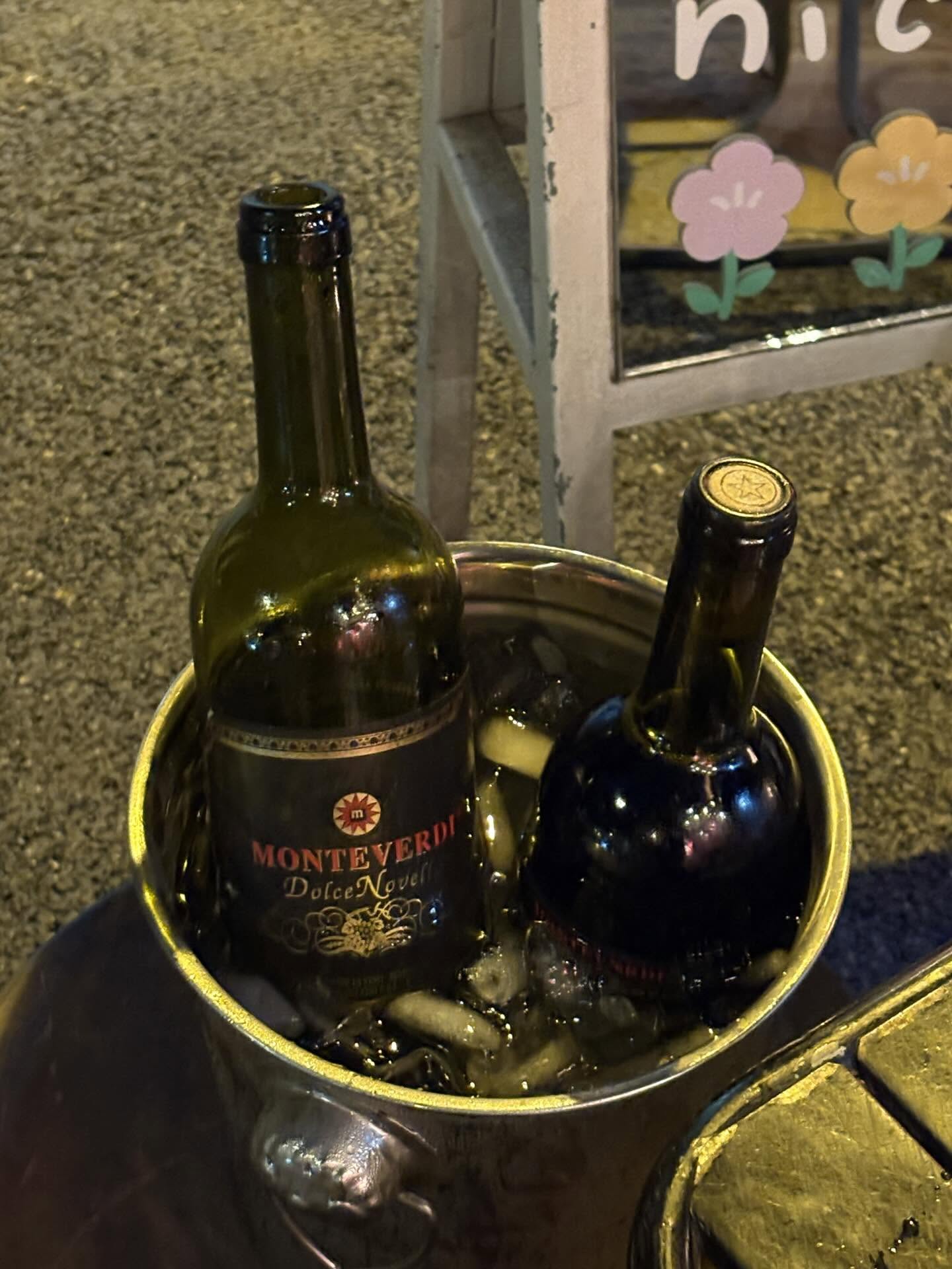 &ldquo;Uống rượu vang vỉa h&egrave;&rdquo;: Tr&agrave;o lưu nhất thời hay định nghĩa mới về sự hưởng thụ của người trẻ H&agrave; Nội?- Ảnh 5.