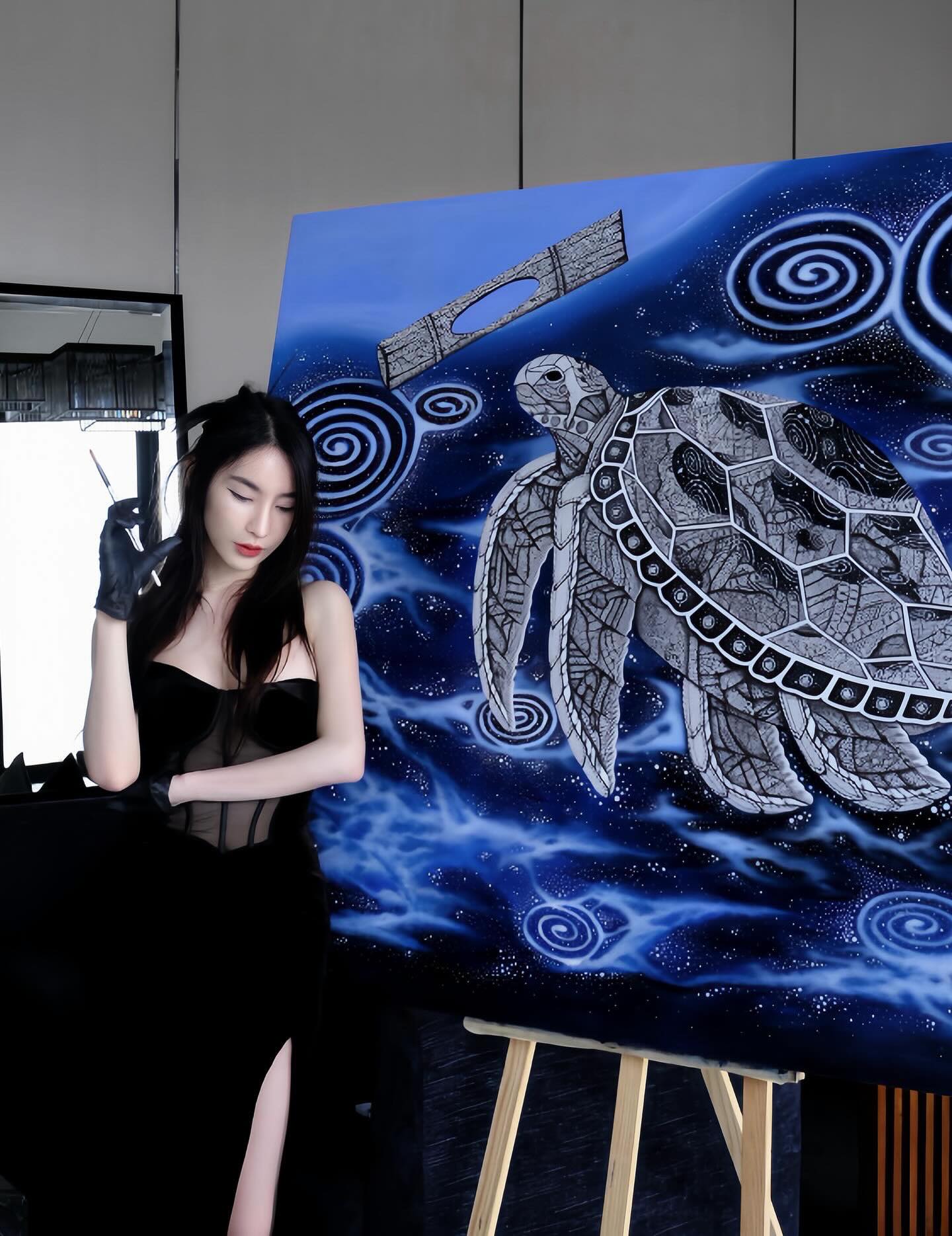 V&oacute;c d&aacute;ng như si&ecirc;u mẫu của nữ họa sĩ Th&aacute;i Lan, h&oacute;a ra "người đẹp như tranh" l&agrave; c&oacute; thật - Ảnh 1.