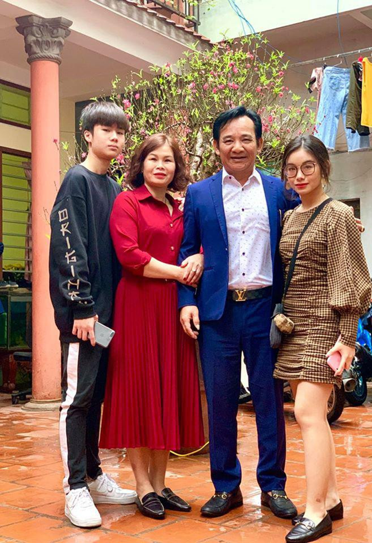 "Đại gia ch&acirc;n đất" Quang T&egrave;o tiết lộ về người vợ k&iacute;n tiếng, 12 năm sống chung mới c&oacute; con - Ảnh 4.