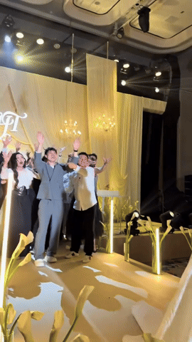 Ai rồi cũng c&oacute; đ&ocirc;i c&oacute; cặp, c&oacute; danh c&oacute; phận, chỉ c&ograve;n Văn To&agrave;n th&ocirc;i!- Ảnh 1.