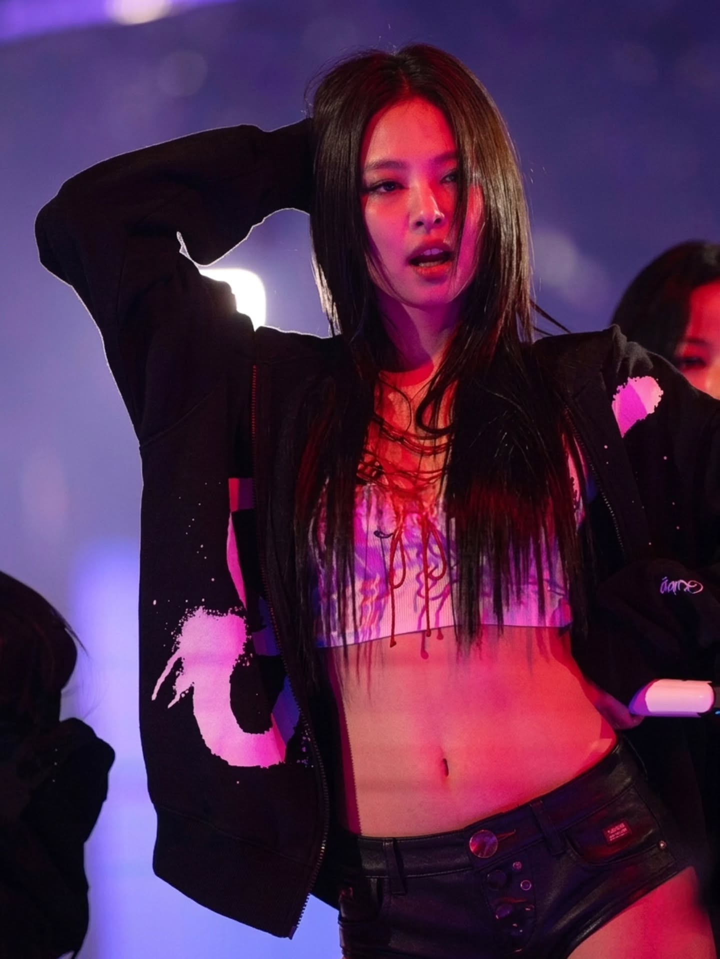 Jennie đ&aacute;nh mắt xanh l&agrave;m ma c&agrave; rồng, nh&igrave;n ph&uacute;t n&agrave;o tương tư ph&uacute;t đ&oacute;- Ảnh 1.