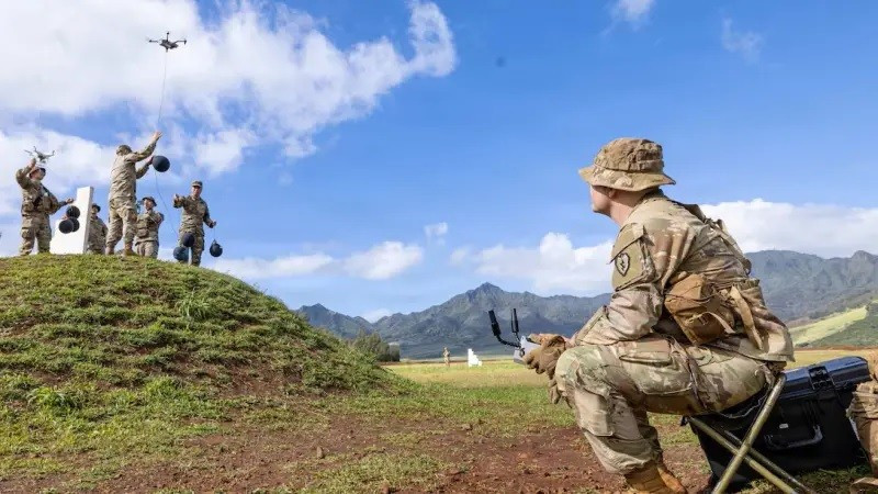 Sĩ quan Ukraine chỉ ra b&agrave;i học về c&ocirc;ng nghệ qu&acirc;n sự cho Mỹ trong xung đột Nga - Ukraine - Ảnh 1.