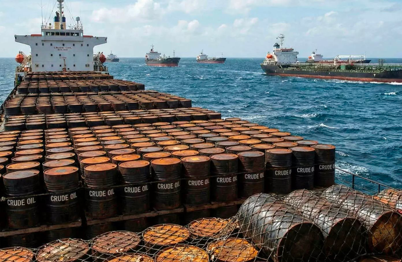 Ph&aacute;t hiện l&ocirc; h&agrave;ng 5 triệu th&ugrave;ng dầu Iran đi thẳng đến Ấn Độ, sau khi nh&agrave; m&aacute;y lọc dầu lớn nhất thế giới tuy&ecirc;n bố kh&ocirc;ng cần dầu của Tehran - Ảnh 1.