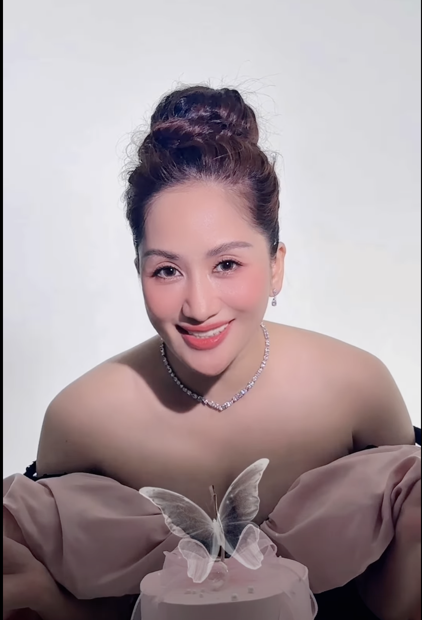 Kh&aacute;nh Thi kh&ocirc;ng thể kiềm chế, bật kh&oacute;c v&igrave; h&agrave;nh động của Phan Hiển- Ảnh 4.