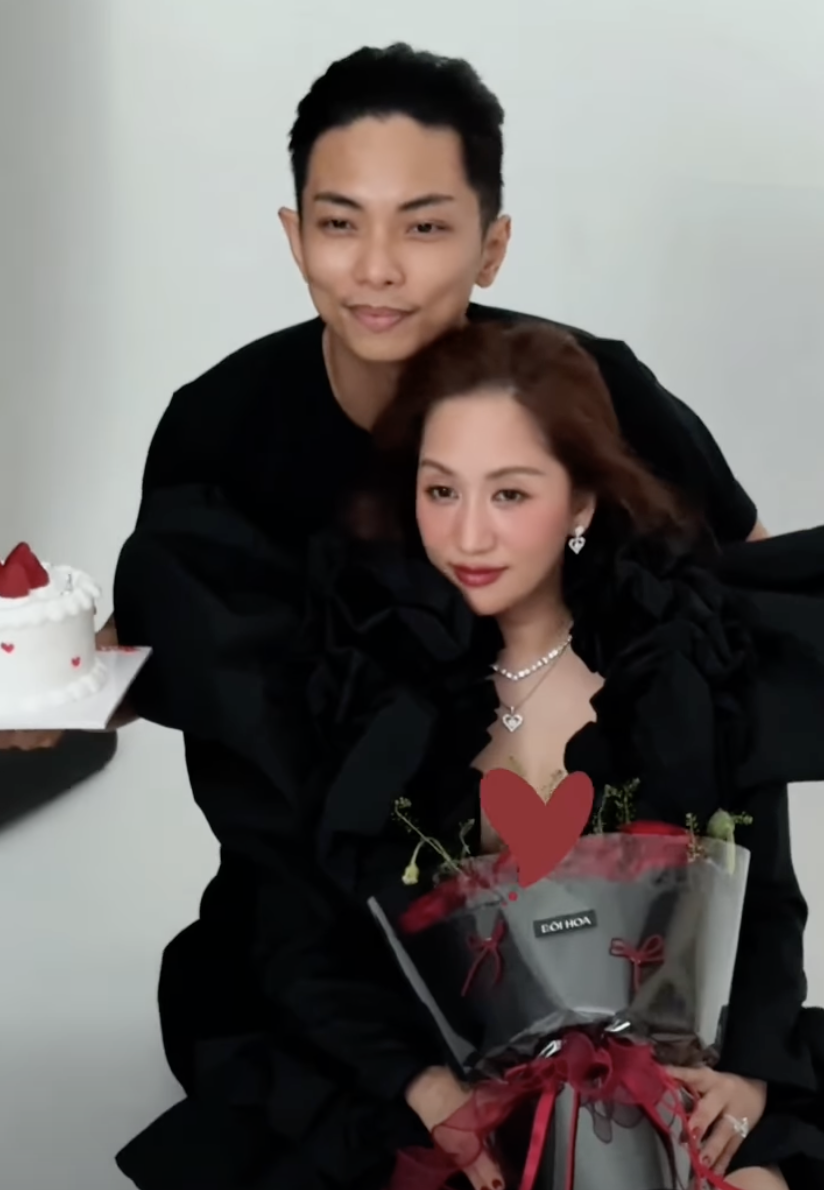 Kh&aacute;nh Thi kh&ocirc;ng thể kiềm chế, bật kh&oacute;c v&igrave; h&agrave;nh động của Phan Hiển- Ảnh 2.