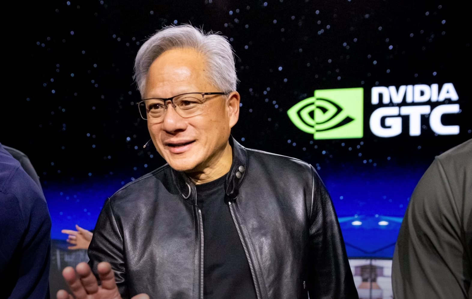 Đế chế 4 . 200 Tỷ USD của Nvidia: Quyền lực thống trị ng&agrave;nh c&ocirc;ng nghệ AI 2026 - Ảnh 5.