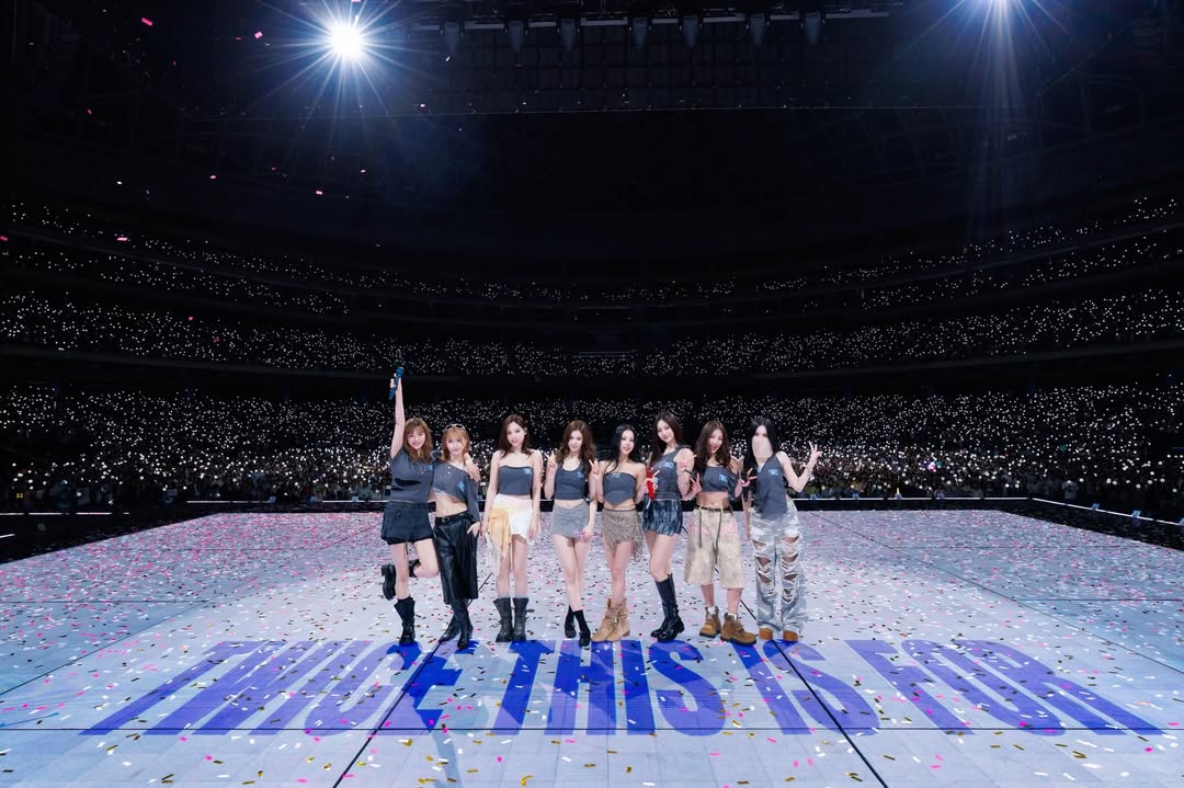 Mỹ nh&acirc;n đẹp nhất thế giới kh&oacute;c nức nở, về qu&ecirc; sau 10 năm bị cấm s&oacute;ng lập tức l&agrave;m n&ecirc;n lịch sử- Ảnh 7.