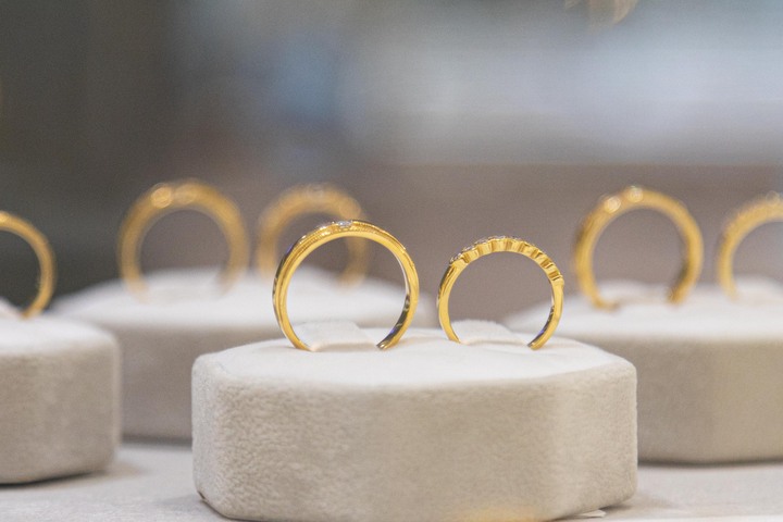 Gi&aacute; v&agrave;ng h&ocirc;m nay 24/3: Lao dốc kh&ocirc;ng phanh rồi dần hồi phục - Ảnh 1.