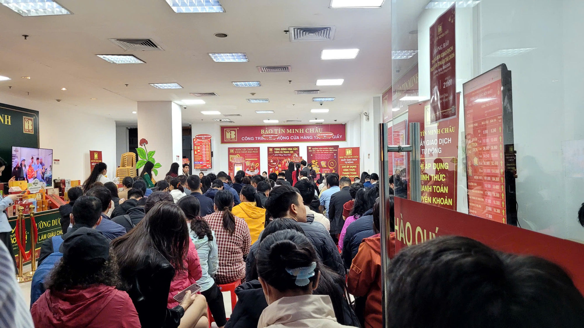 Cửa h&agrave;ng Bảo T&iacute;n Minh Ch&acirc;u đ&oacute;ng cửa g&acirc;y hoang mang cho kh&aacute;ch h&agrave;ng tại H&agrave; Nội - Ảnh 3.