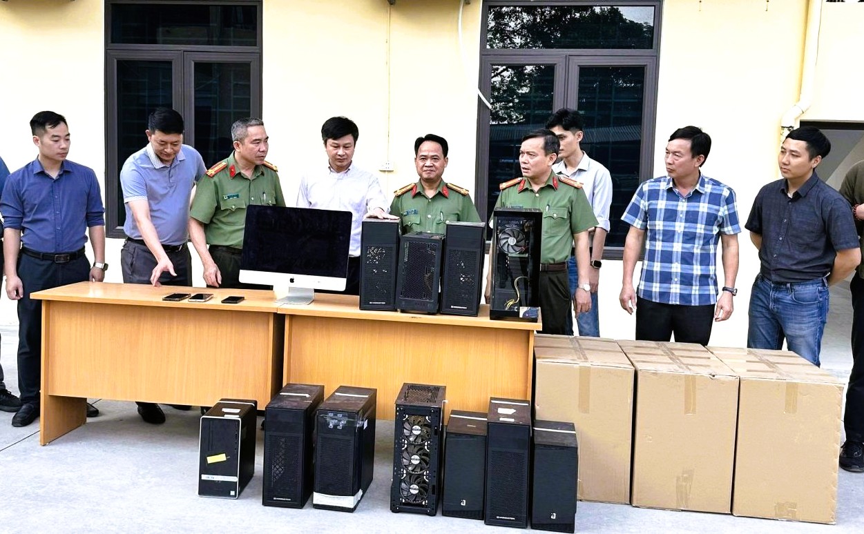 Từ học sinh m&ecirc; tin học "lạc lối" th&agrave;nh "&ocirc;ng chủ" m&atilde; độc đ&aacute;nh cắp dữ liệu m&aacute;y t&iacute;nh to&agrave;n cầu - Ảnh 3.