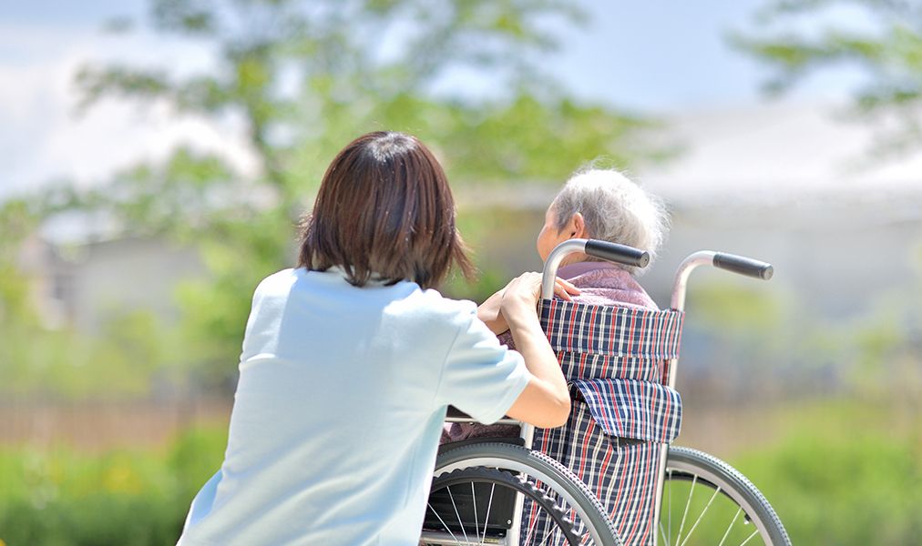 10 năm l&agrave;m nghề chăm s&oacute;c người gi&agrave;, t&ocirc;i nhận ra: Người về hưu dư dả hay chật vật kh&ocirc;ng nằm ở lương hưu, m&agrave; ở 3 quyết định t&agrave;i ch&iacute;nh n&agrave;y - Ảnh 2.