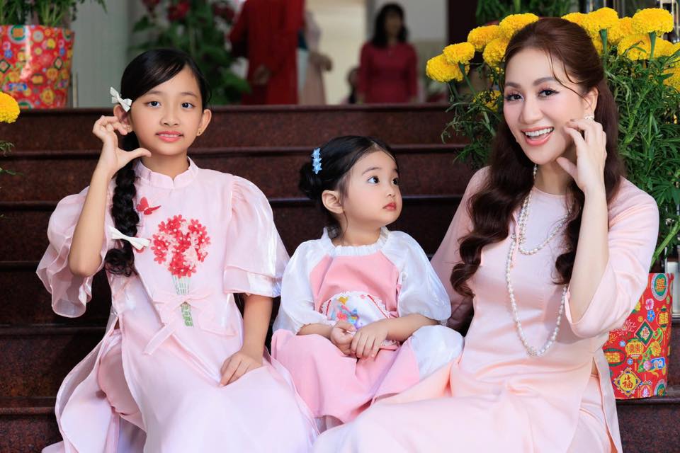 Lisa nh&agrave; Kh&aacute;nh Thi - Phan Hiển "đốn tim" với loạt ảnh xinh y&ecirc;u như b&uacute;p b&ecirc; sống, ai nh&igrave;n cũng m&ecirc;  - Ảnh 7.