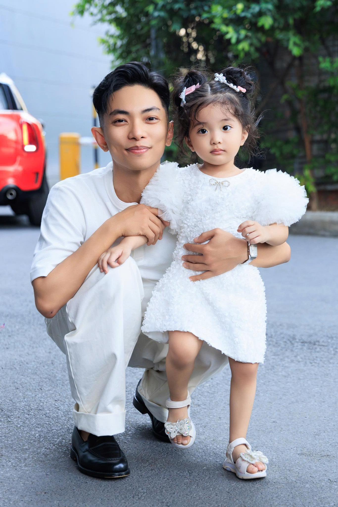 Lisa nh&agrave; Kh&aacute;nh Thi - Phan Hiển "đốn tim" với loạt ảnh xinh y&ecirc;u như b&uacute;p b&ecirc; sống, ai nh&igrave;n cũng m&ecirc;  - Ảnh 6.