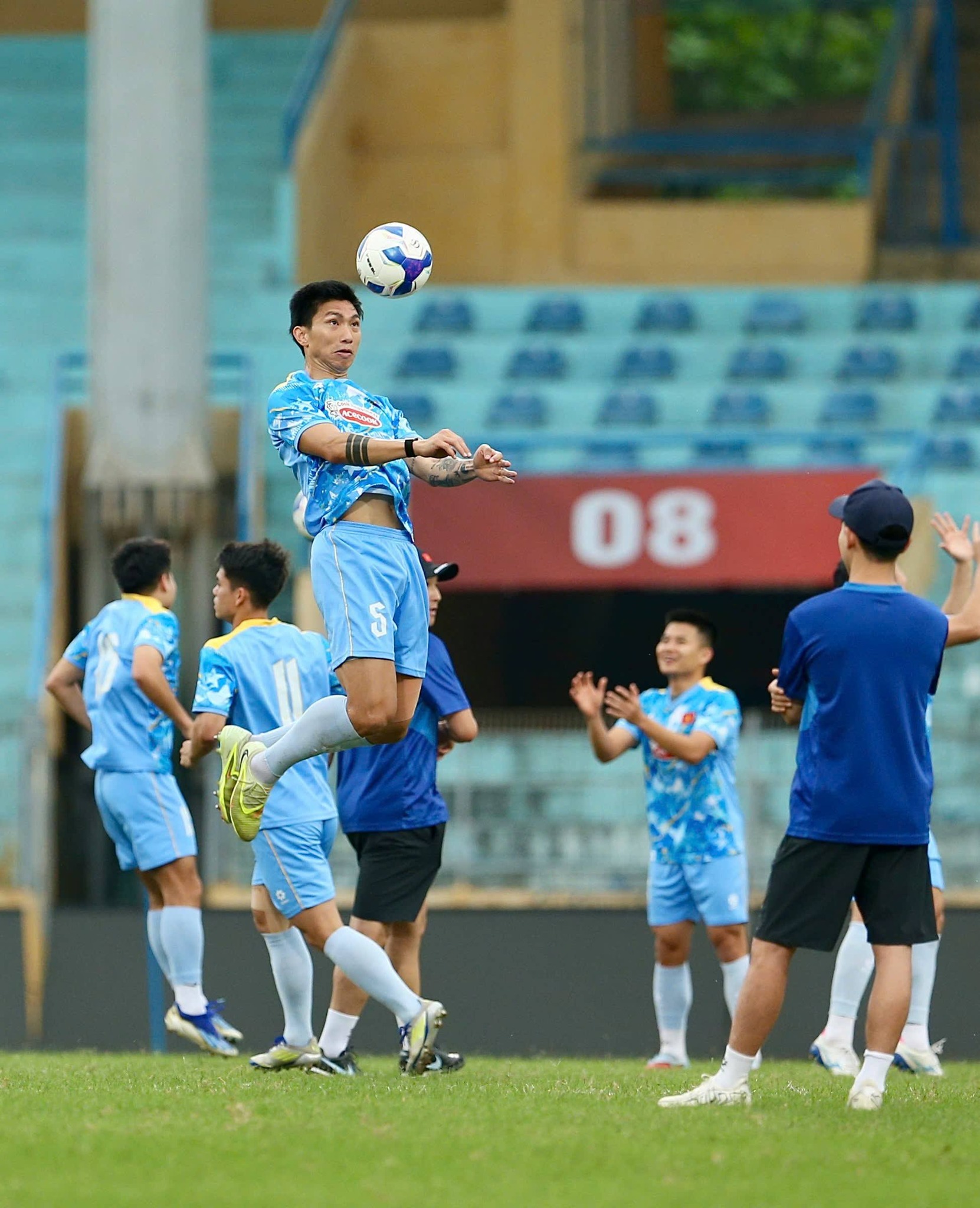Đội h&igrave;nh Việt Nam vs Bangladesh: Đỗ Ho&agrave;ng H&ecirc;n đ&aacute; ch&iacute;nh, nhưng kh&ocirc;ng cặp với Xu&acirc;n Son? - Ảnh 2.