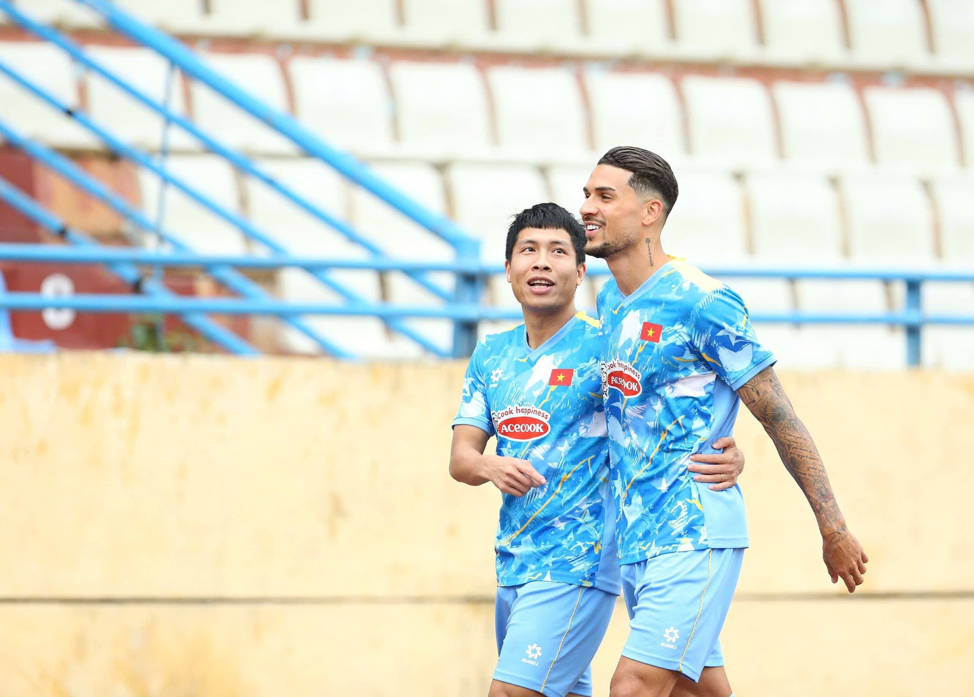 Đội h&igrave;nh Việt Nam vs Bangladesh: Đỗ Ho&agrave;ng H&ecirc;n đ&aacute; ch&iacute;nh, nhưng kh&ocirc;ng cặp với Xu&acirc;n Son? - Ảnh 1.