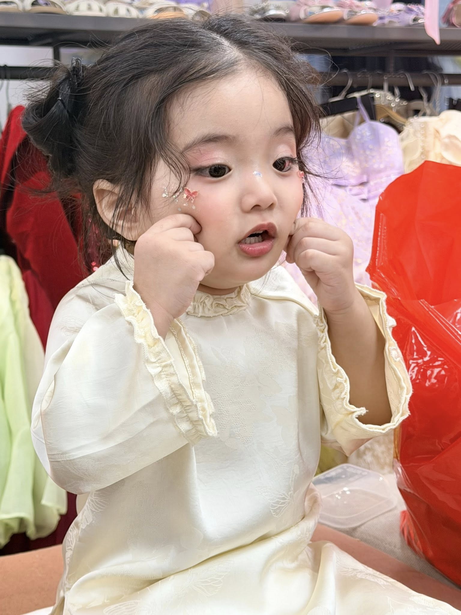 Lisa nh&agrave; Kh&aacute;nh Thi - Phan Hiển "đốn tim" với loạt ảnh xinh y&ecirc;u như b&uacute;p b&ecirc; sống, ai nh&igrave;n cũng m&ecirc;  - Ảnh 2.