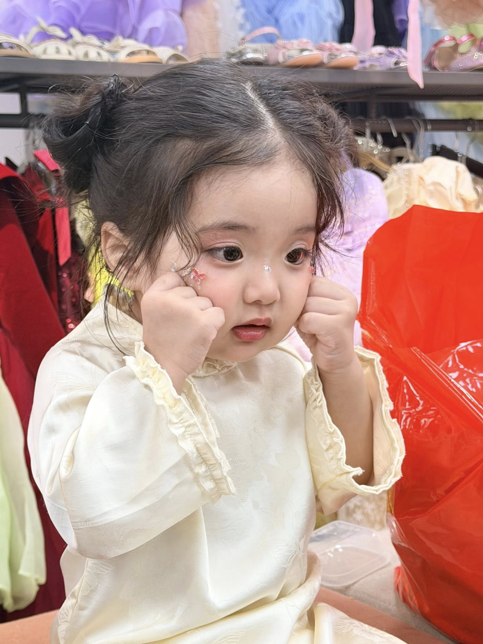 Lisa nh&agrave; Kh&aacute;nh Thi - Phan Hiển "đốn tim" với loạt ảnh xinh y&ecirc;u như b&uacute;p b&ecirc; sống, ai nh&igrave;n cũng m&ecirc;  - Ảnh 4.