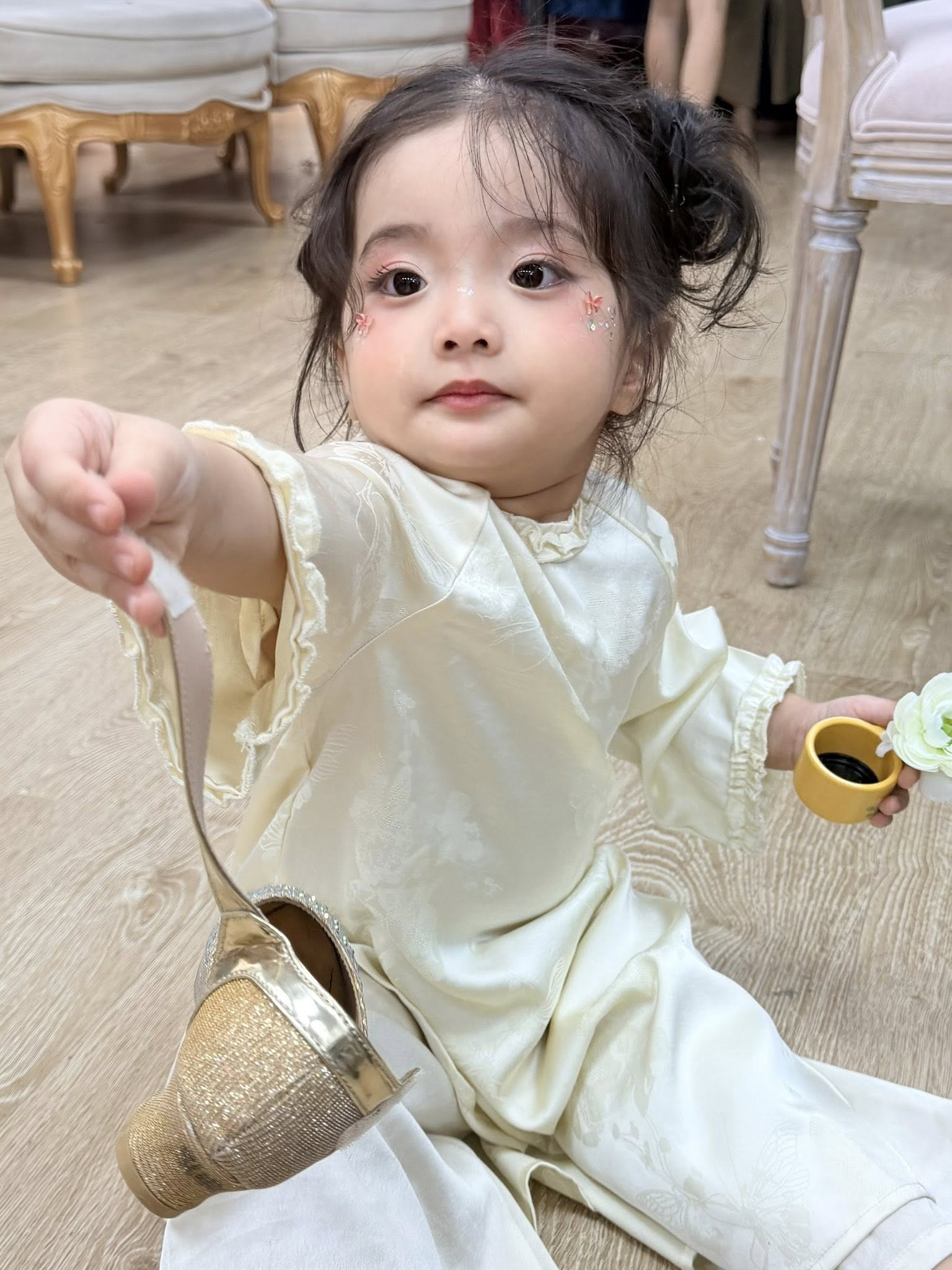 Lisa nh&agrave; Kh&aacute;nh Thi - Phan Hiển "đốn tim" với loạt ảnh xinh y&ecirc;u như b&uacute;p b&ecirc; sống, ai nh&igrave;n cũng m&ecirc;  - Ảnh 3.