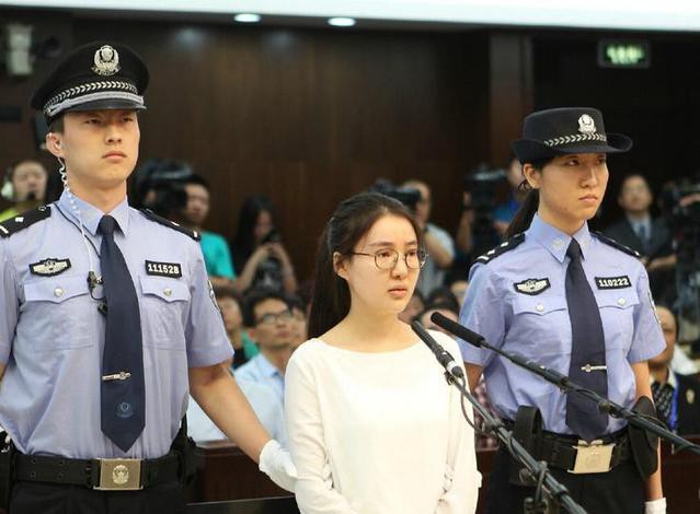 Y&ecirc;u nữ h&agrave;ng hiệu đời đầu "quậy đục nước" giới thượng lưu Trung Quốc, bị "cấm s&oacute;ng" v&ocirc; thời hạn v&igrave; bất trị- Ảnh 6.