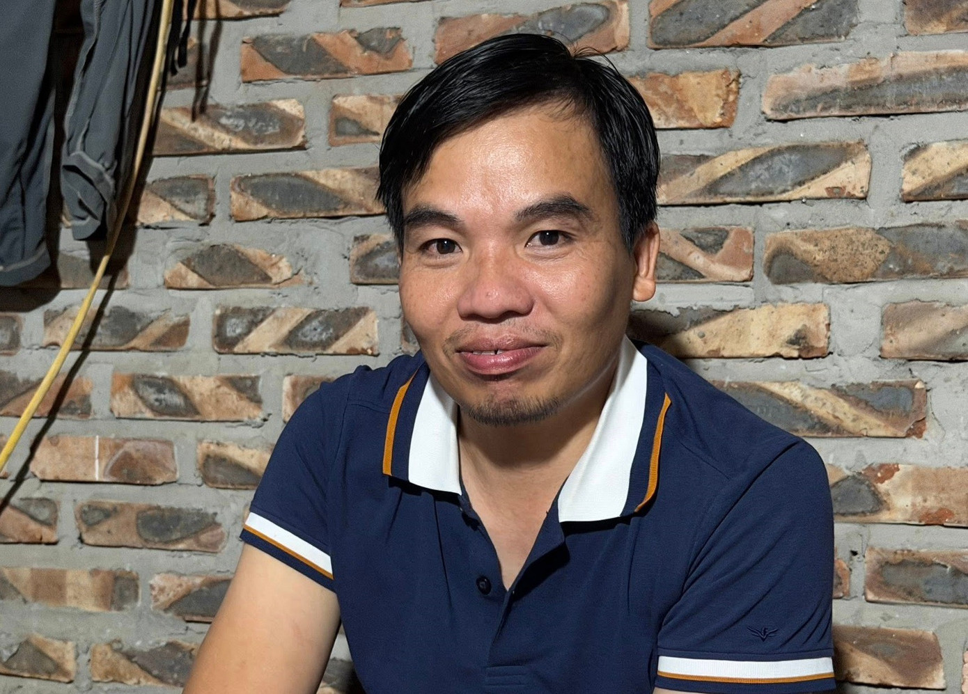 Lời kể, danh t&iacute;nh của người h&ugrave;ng ph&aacute; m&aacute;i t&ocirc;n ng&ocirc;i nh&agrave; 6 tầng lao v&agrave;o cứu người trong biển lửa - Ảnh 1.