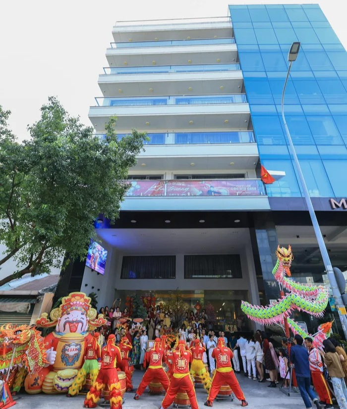 Nh&agrave; ri&ecirc;ng trăm tỷ của Phan Hiển - Kh&aacute;nh Thi: Rộng 800m&sup2; nằm s&aacute;t mặt đường lớn, o&aacute;ch đến nỗi ai đi ngang cũng ngo&aacute;i nh&igrave;n- Ảnh 3.