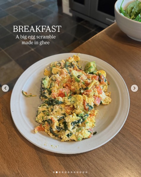 Nam b&aacute;c sĩ 66 tuổi m&agrave; &ldquo;trẻ khỏe như 40&rdquo; nhớ ăn uống kiểu n&agrave;y mỗi ng&agrave;y - Ảnh 2.