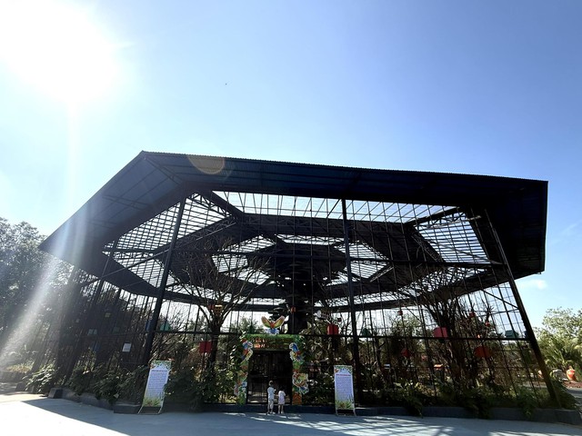 Khu du lịch Đại Nam của vợ chồng bà Nguyễn Phương Hằng từng gây chú ý với công trình quy tụ 800 cá thể quý hiếm với mô hình "mở" đầu tiên ở Việt Nam - Ảnh 3. Khu du lịch Đại Nam của vợ chồng bà Nguyễn Phương Hằng từng gây chú ý với công trình quy tụ 800 cá thể quý hiếm với mô hình "mở" đầu tiên ở Việt Nam - Ảnh 3.