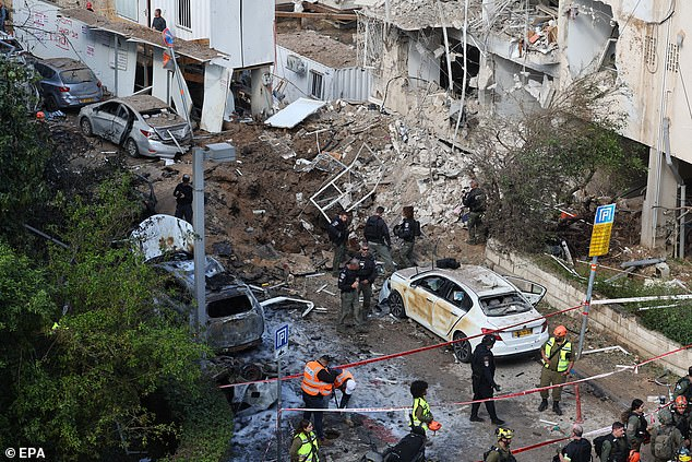 Iran sắp cạn tên lửa, chỉ còn khoảng 1.000 quả? - Ảnh 2. Iran sắp cạn tên lửa, chỉ còn khoảng 1.000 quả? - Ảnh 3.