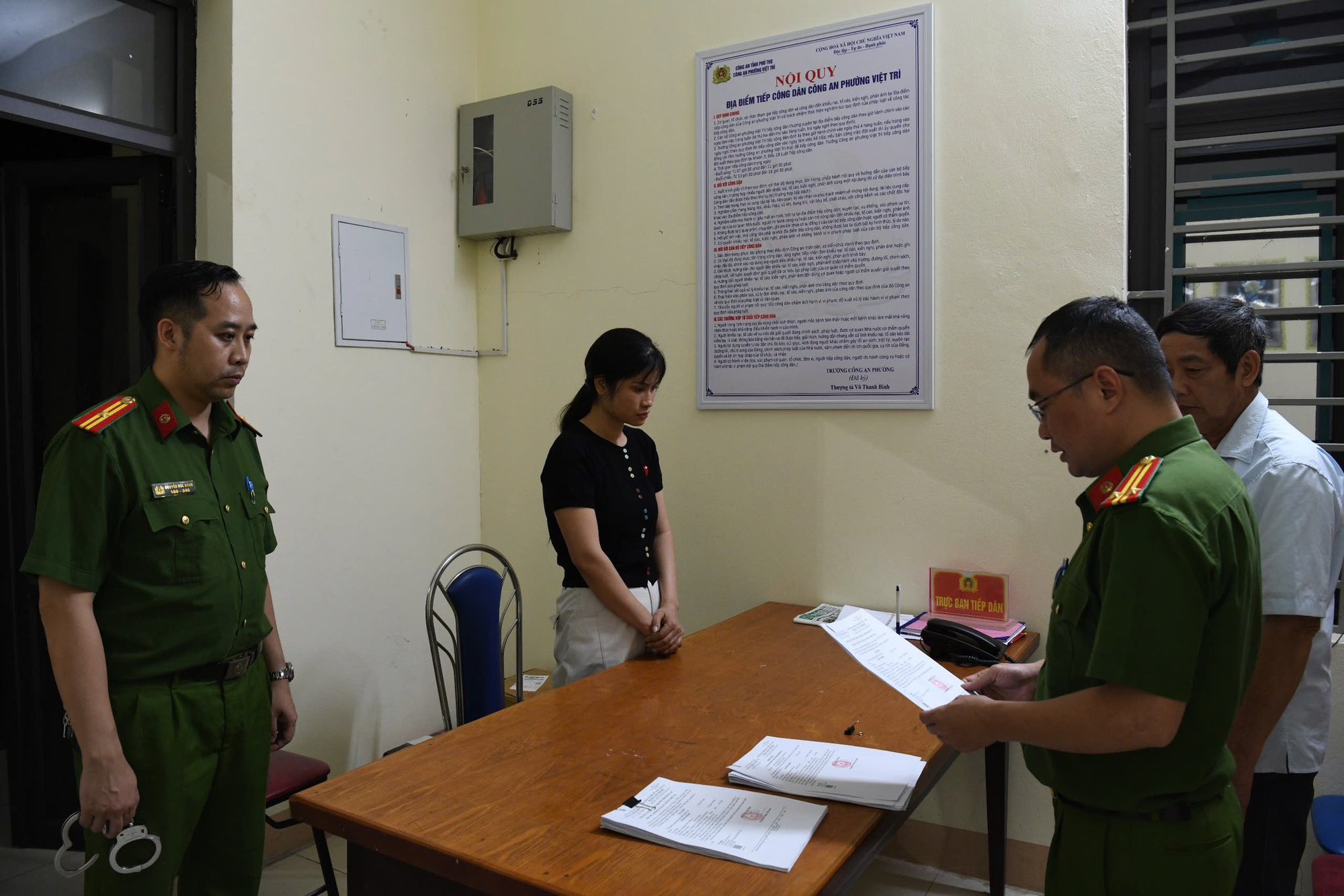 H&igrave;nh ảnh hơn 200 cảnh s&aacute;t kh&aacute;m x&eacute;t khẩn cấp 28 địa điểm, bắt nhiều gi&aacute;m đốc - Ảnh 9.