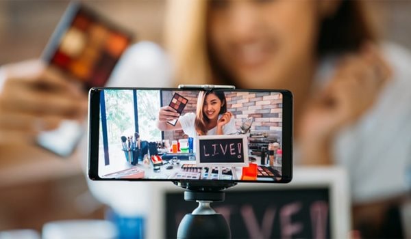 AI Streamer ảo v&agrave; cuộc c&aacute;ch mạng livestream: Tương lai thương mại điện tử 2026 - Ảnh 1.