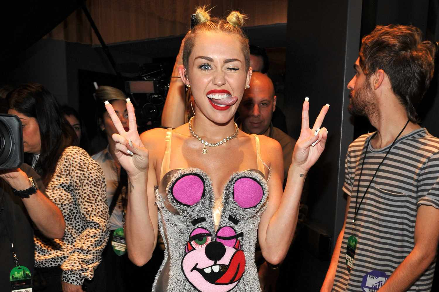 Miley Cyrus c&oacute; phải "ma c&agrave; rồng" kh&ocirc;ng? - Ảnh 8.