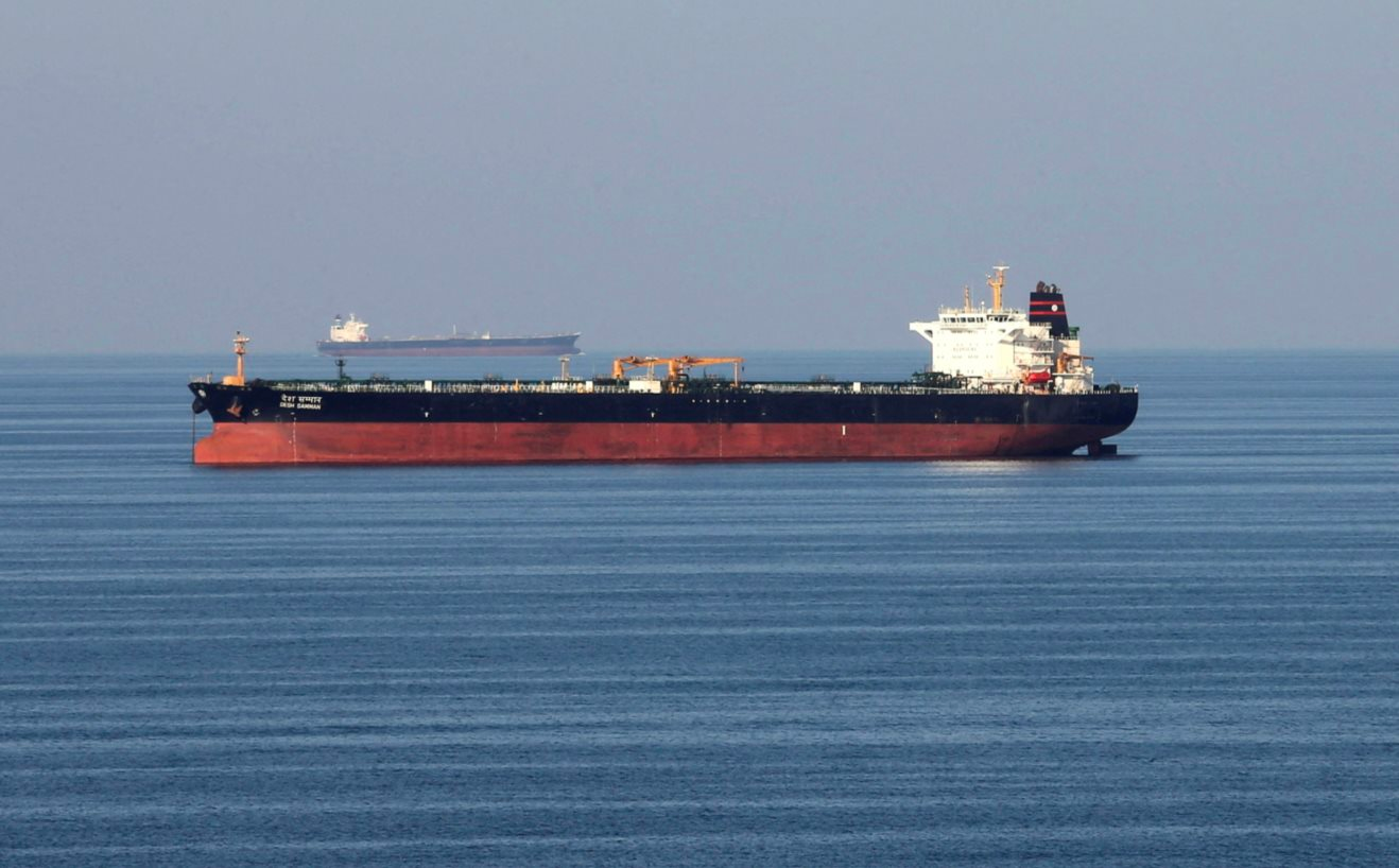 Hai t&agrave;u chở hơn 4 triệu th&ugrave;ng dầu 'tr&oacute;t lọt' n&eacute; Eo biển Hormuz, đi thẳng đến một nước ch&acirc;u &Aacute;, kh&ocirc;ng phải Trung Quốc hay Ấn Độ - Ảnh 1.