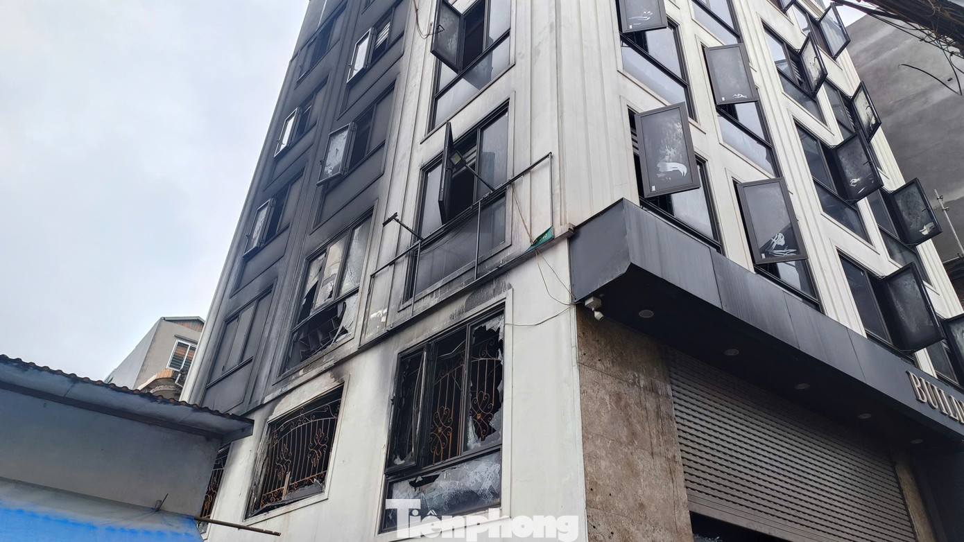 Kỹ năng sinh tồn trong vụ ch&aacute;y Lĩnh Nam: N&agrave;ng d&acirc;u v&agrave; 3 ch&aacute;u b&eacute; tho&aacute;t hiểm ngoạn mục - Ảnh 1.