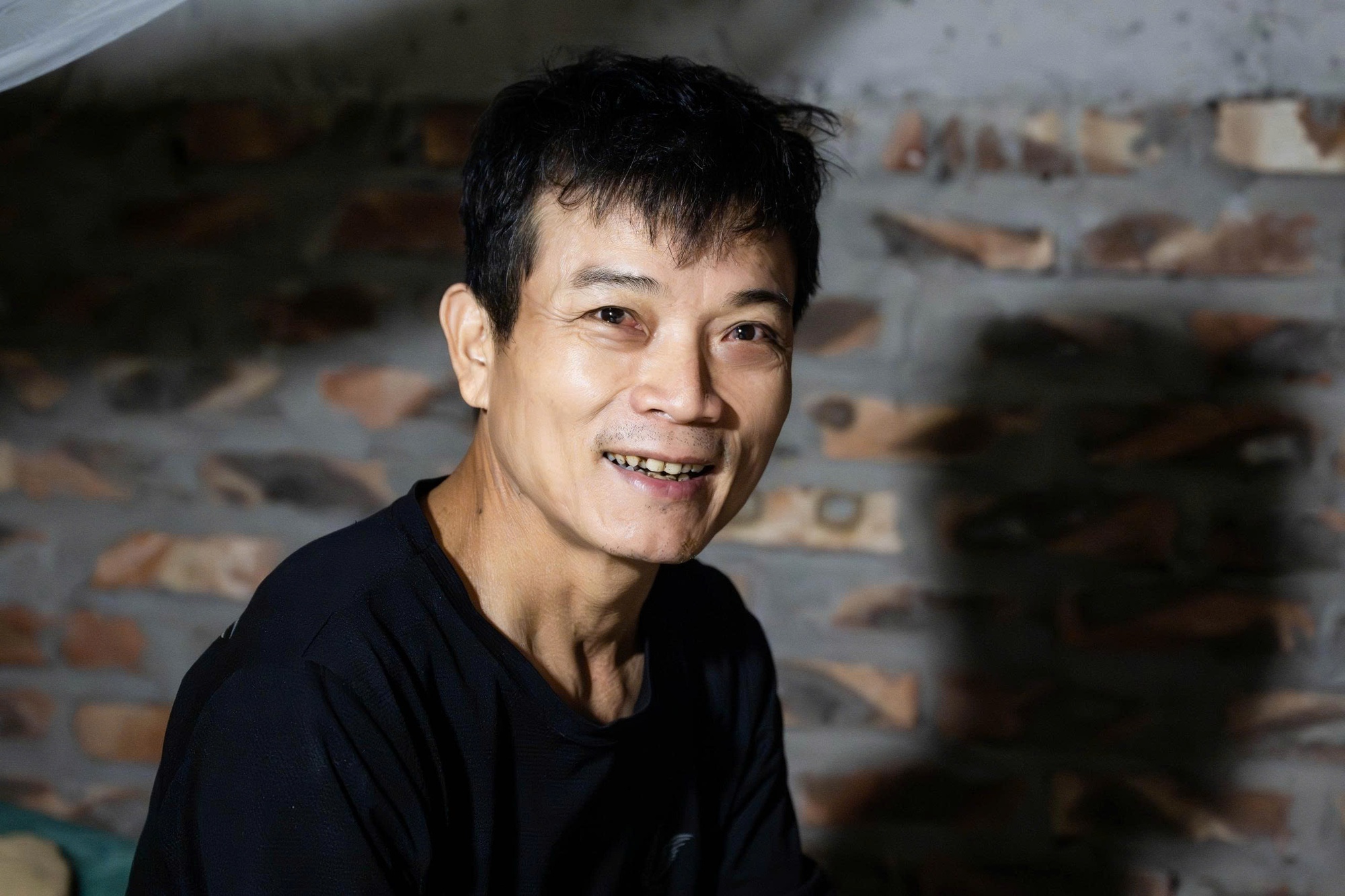 Gặp nh&oacute;m thợ x&acirc;y h&oacute;a "người h&ugrave;ng" đưa 7 người tho&aacute;t khỏi vụ ch&aacute;y tại Lĩnh Nam: &ldquo;L&uacute;c đấy cứu người tự nhi&ecirc;n thấy bớt sợ đi&rdquo;- Ảnh 8.