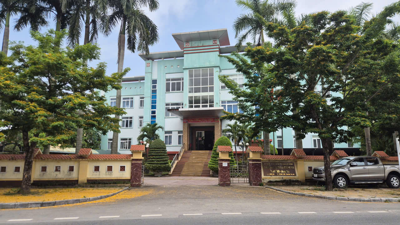 Người lạ trong hồ sơ gói thầu 16 , 5 tỉ đồng tại Quảng Trị - Ảnh 2. Người lạ trong hồ sơ gói thầu 16 , 5 tỉ đồng tại Quảng Trị - Ảnh 2.