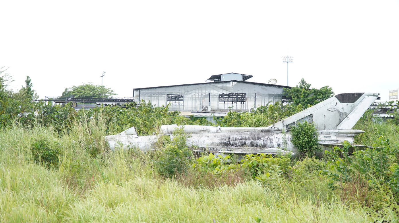 Di dời m&aacute;y bay Mig21 bị bỏ qu&ecirc;n tại C&agrave; Mau về Bộ Chỉ huy Qu&acirc;n sự tỉnh - Ảnh 1.