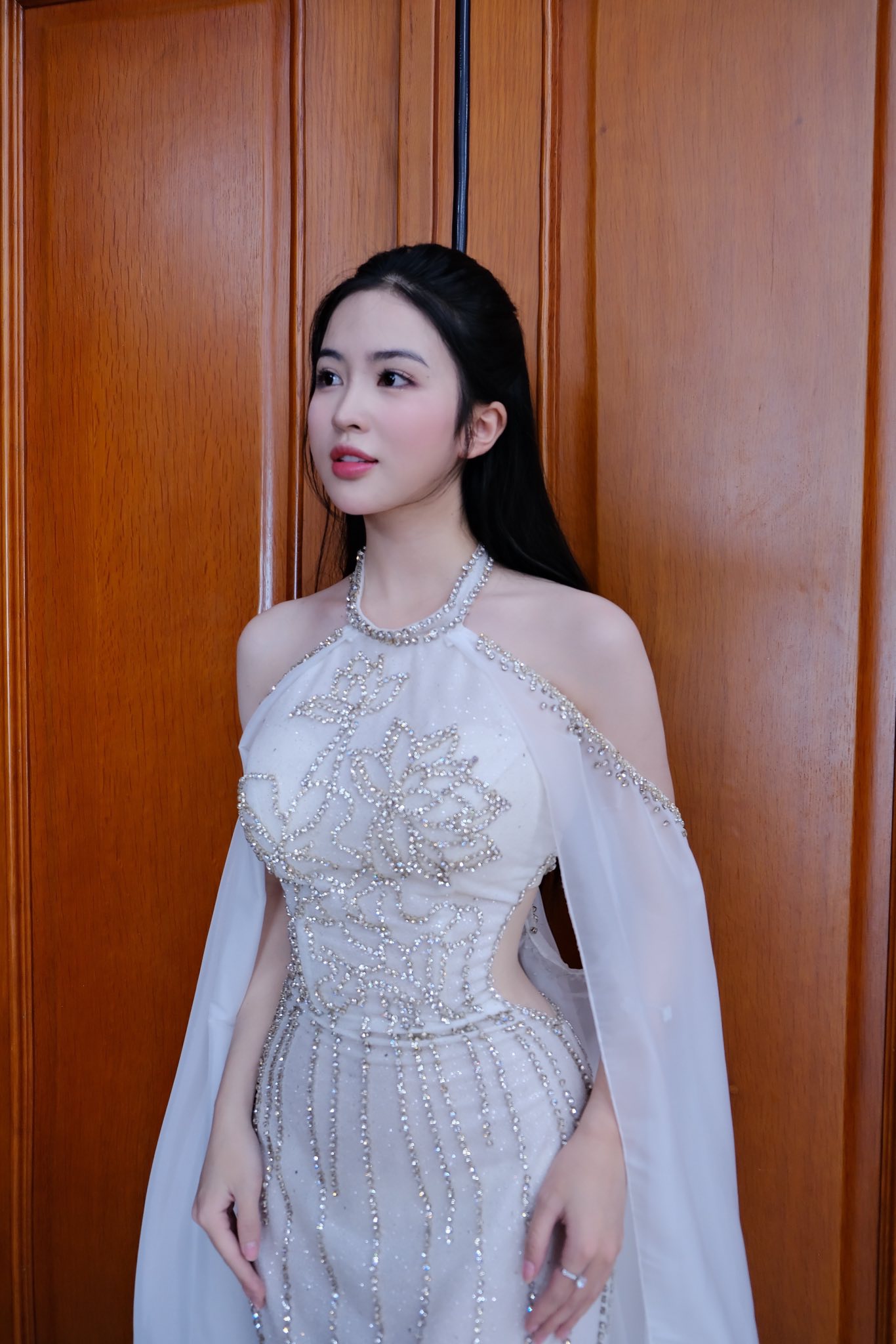 VTV &ldquo;lia phải g&aacute;i xinh&rdquo; g&acirc;y sốt, danh t&iacute;nh g&acirc;y bất ngờ: L&agrave; &Aacute; hậu, cuộc sống sang chảnh  - Ảnh 12.