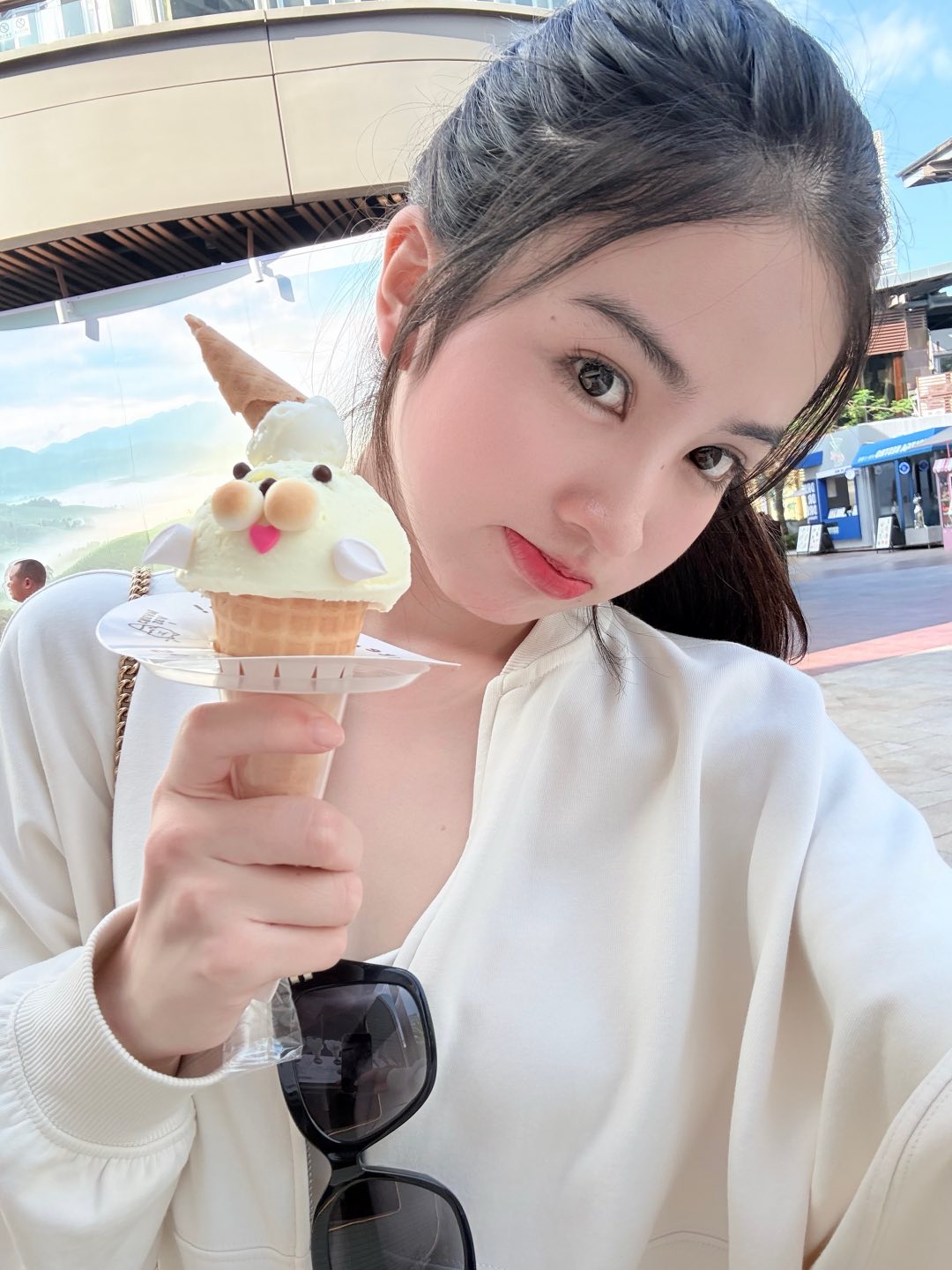 VTV &ldquo;lia phải g&aacute;i xinh&rdquo; g&acirc;y sốt, danh t&iacute;nh g&acirc;y bất ngờ: L&agrave; &Aacute; hậu, cuộc sống sang chảnh  - Ảnh 9.