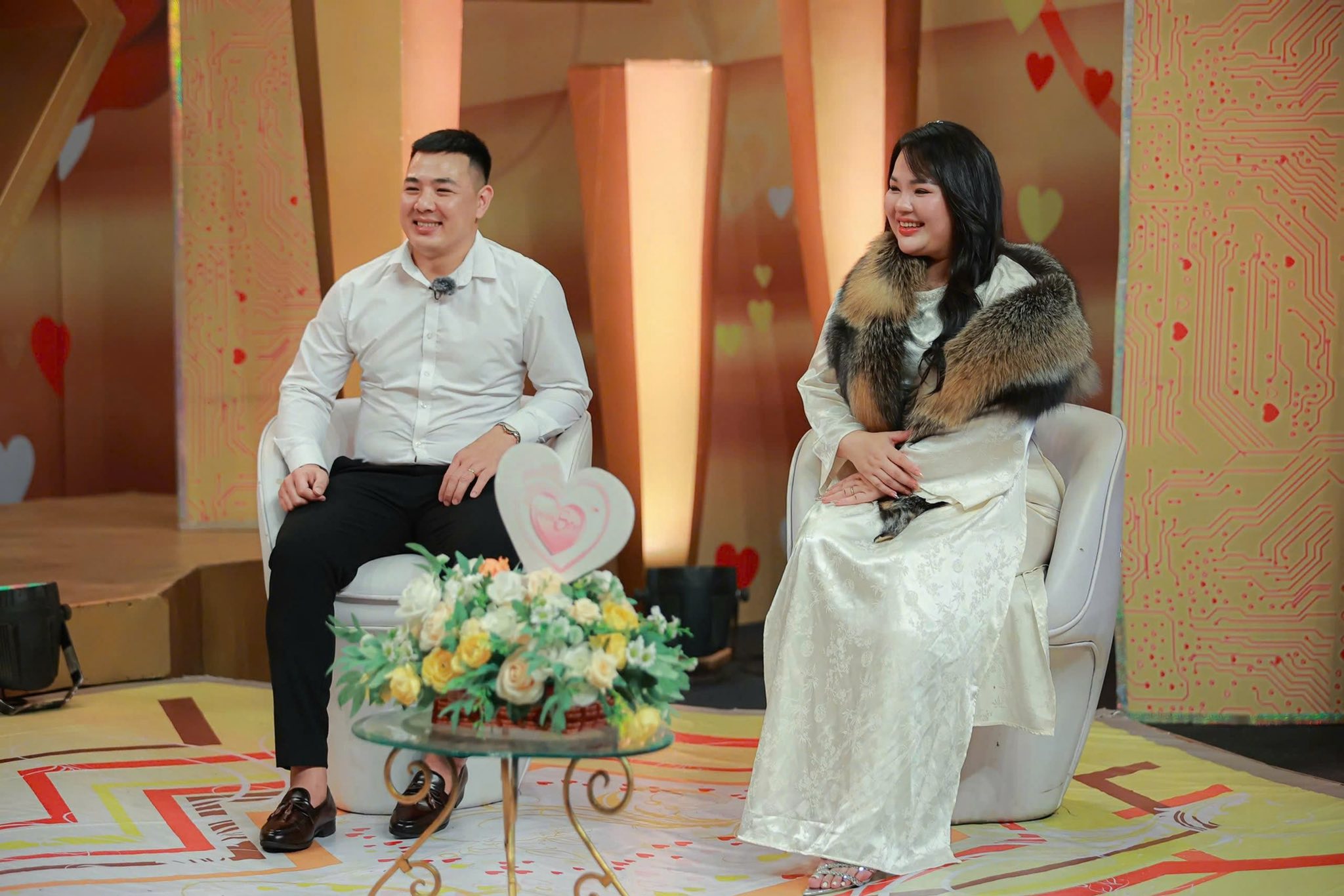 Mẹ và bố dượng bị tạt mắm tôm ngay trên sân khấu ngày cưới, con trai chứng kiến nói câu nghẹn lòng - Ảnh 6.