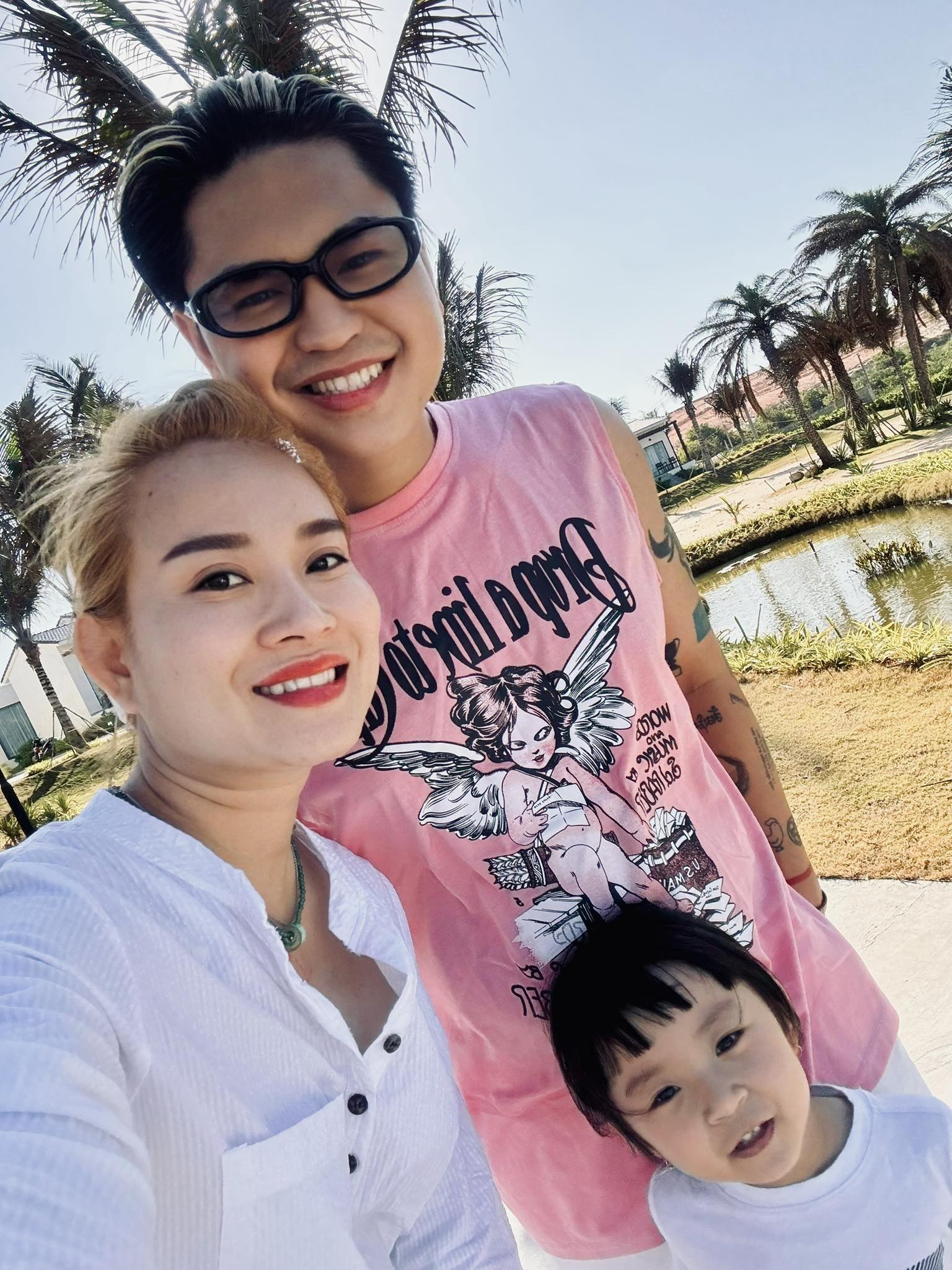 Mẹ đơn th&acirc;n c&oacute; 2 con ri&ecirc;ng ngoại h&igrave;nh giản dị nhưng nam ca sĩ Việt vẫn si m&ecirc; suốt 15 năm - Ảnh 3.