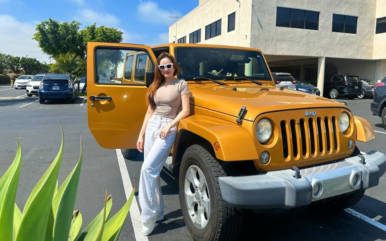 Nữ ca sĩ đang ở Mỹ vội l&ecirc;n tiếng đ&iacute;nh ch&iacute;nh: "Em vẫn ở Việt Nam" - Ảnh 1.