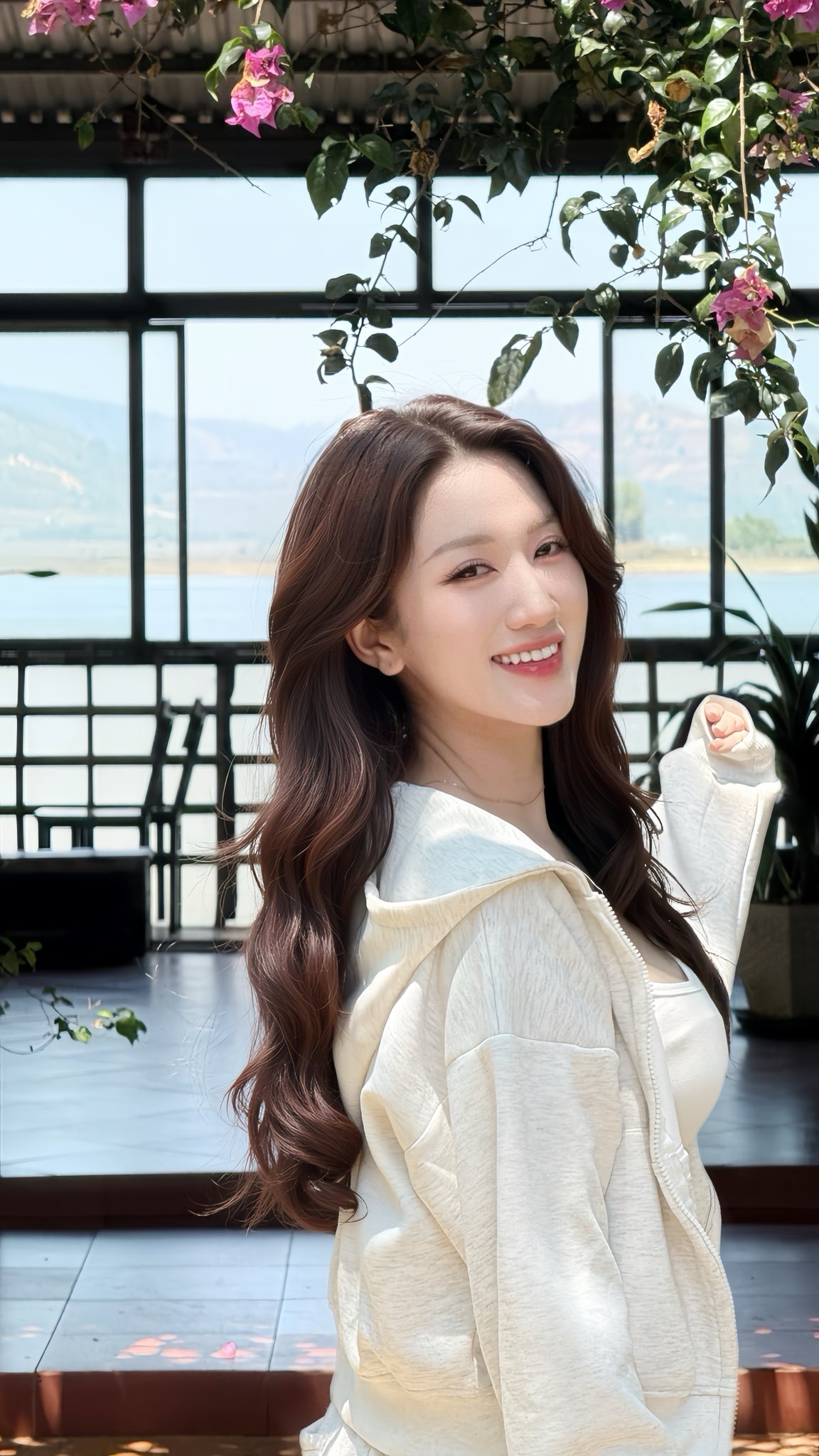 Đi t&aacute;c nghiệp nhưng vẫn "h&uacute;t hồn" người xem, MC Linh Nắng lại "ghi điểm" tuyệt đối với bộ ảnh mới - Ảnh 3.