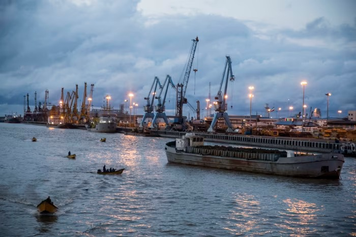 Israel đánh trúng tuyến đường Nga - Iran chuyển vũ khí trên biển Caspi - Ảnh 1.