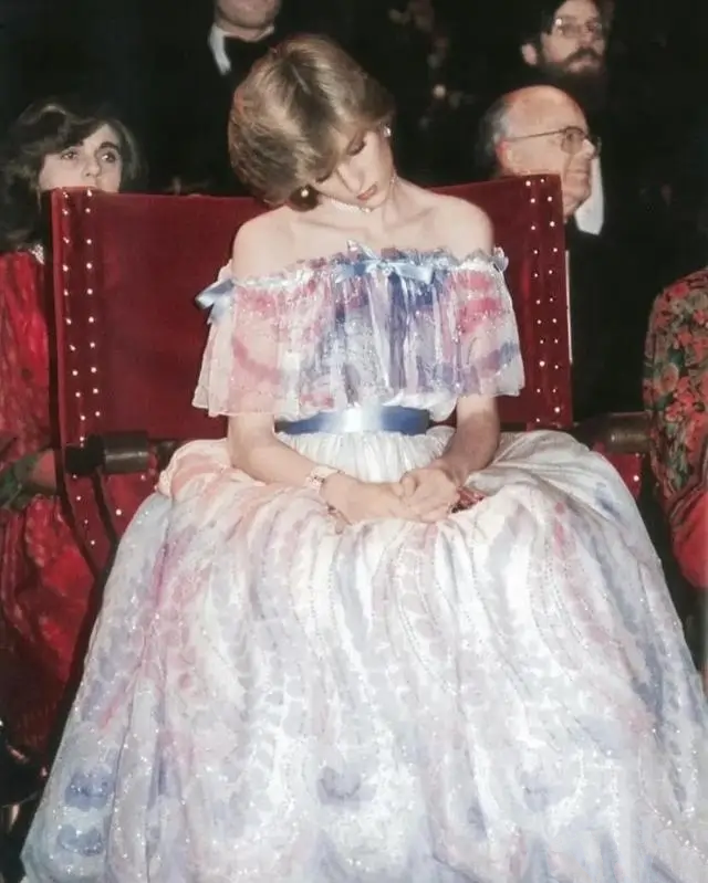 Vẻ đẹp C&ocirc;ng ch&uacute;a ngủ trong rừng của C&ocirc;ng nương Diana 45 năm trước - Ảnh 1.