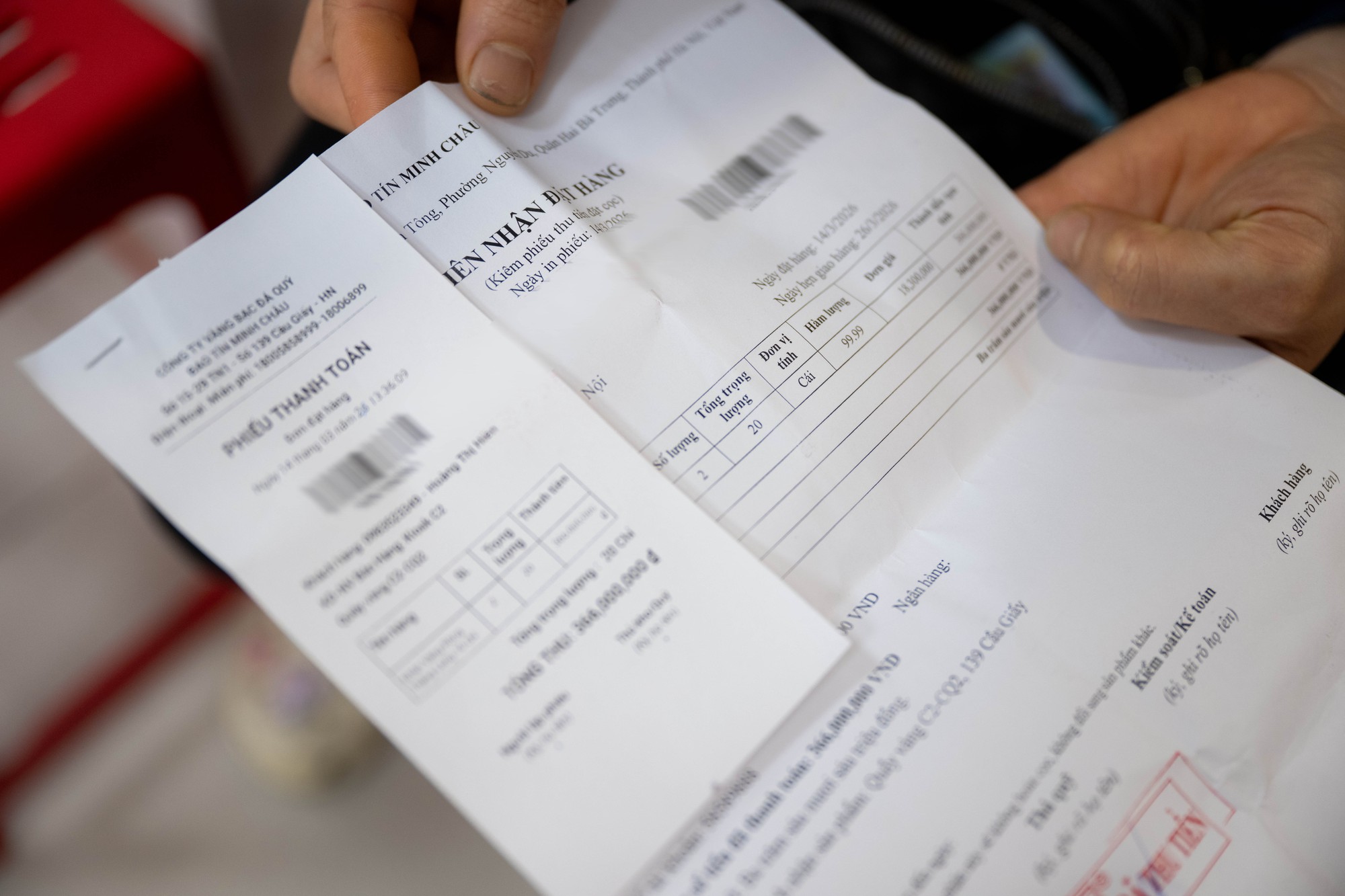 Bảo T&iacute;n Minh Ch&acirc;u mở cửa trở lại v&agrave;o đ&uacute;ng 12h trưa 26/3: Kh&aacute;ch vẫn xếp k&iacute;n từ trước giờ giao dịch, mang theo phiếu chờ lấy v&agrave;ng- Ảnh 5.