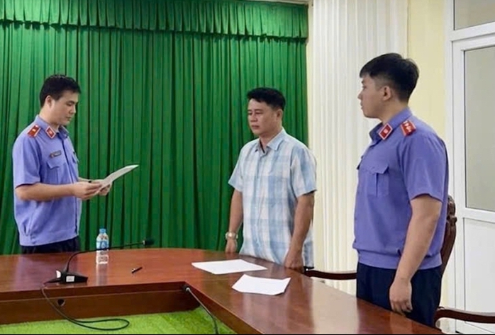 Khởi tố nguy&ecirc;n Ph&oacute; Thủ trưởng vụ tai nạn Vĩnh Long khiến nữ sinh tử vong - Ảnh 1.