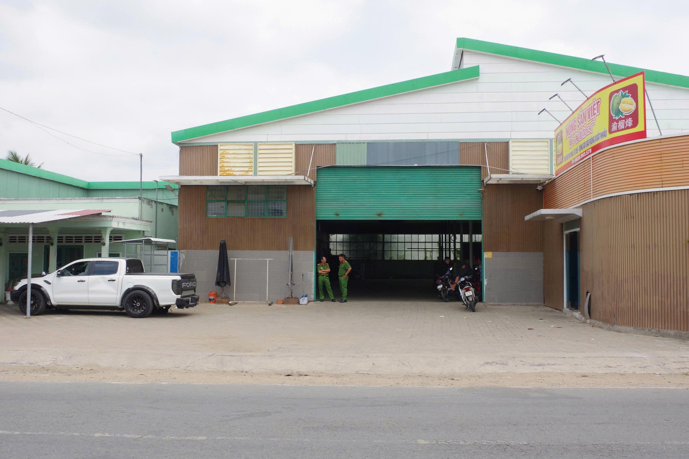 Khởi tố vụ &aacute;n hỗn chiến giữa người mua v&agrave; người b&aacute;n sầu ri&ecirc;ng tại Đồng Th&aacute;p - Ảnh 2.