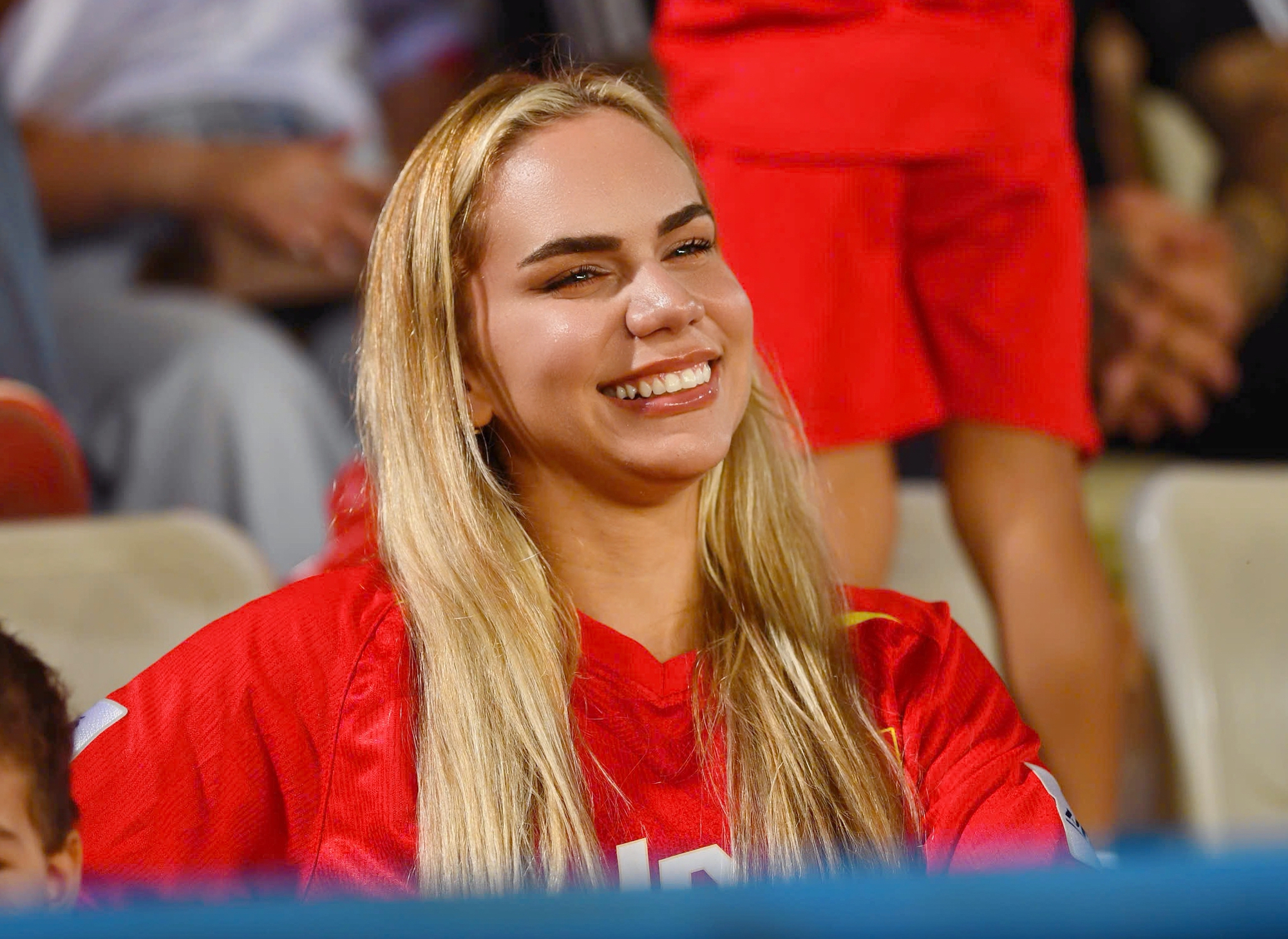 Dàn WAGs đọ sắc khán đài: Quỳnh Anh chuẩn tiểu thư, vợ Hoàng Hên, Xuân Son visual sáng bừng chiếm trọn "spotlight"- Ảnh 3. Dàn WAGs đọ sắc khán đài: Quỳnh Anh chuẩn tiểu thư, vợ Hoàng Hên, Xuân Son visual sáng bừng chiếm trọn "spotlight"- Ảnh 3.