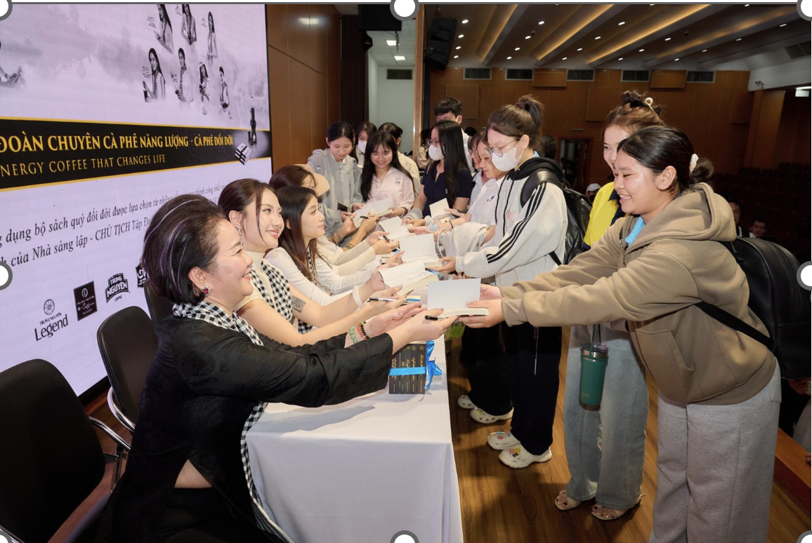 - Ảnh 4. - Ảnh 4.